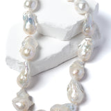 Perla Mia statement necklace featuring oversized, exceptional-quality baroque pearls with luminous luster, sculptural organic shapes, and a refined gold-plated clasp.